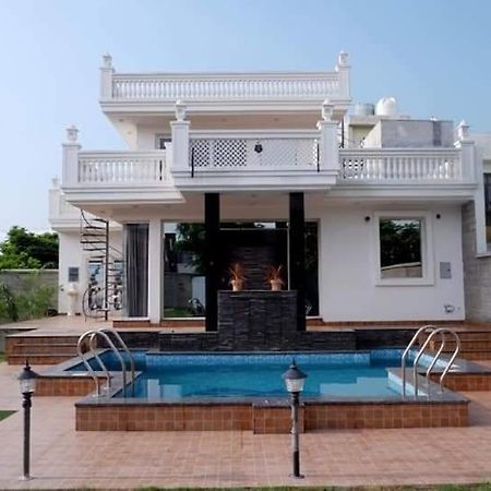 Greystone Villa, Swiming Pool , Bbq , Big Garden, Pool Table, Party Speaker, Bathtub, Kitchen, 15Mins To Golden Temple 암리차르 외부 사진