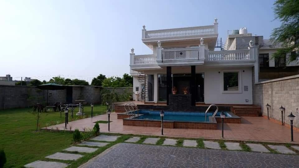 Greystone Villa, Swiming Pool , Bbq , Big Garden, Pool Table, Party Speaker, Bathtub, Kitchen, 15Mins To Golden Temple 암리차르 외부 사진