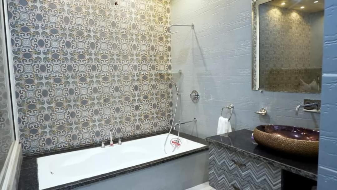 Greystone Villa, Swiming Pool , Bbq , Big Garden, Pool Table, Party Speaker, Bathtub, Kitchen, 15Mins To Golden Temple 암리차르 외부 사진