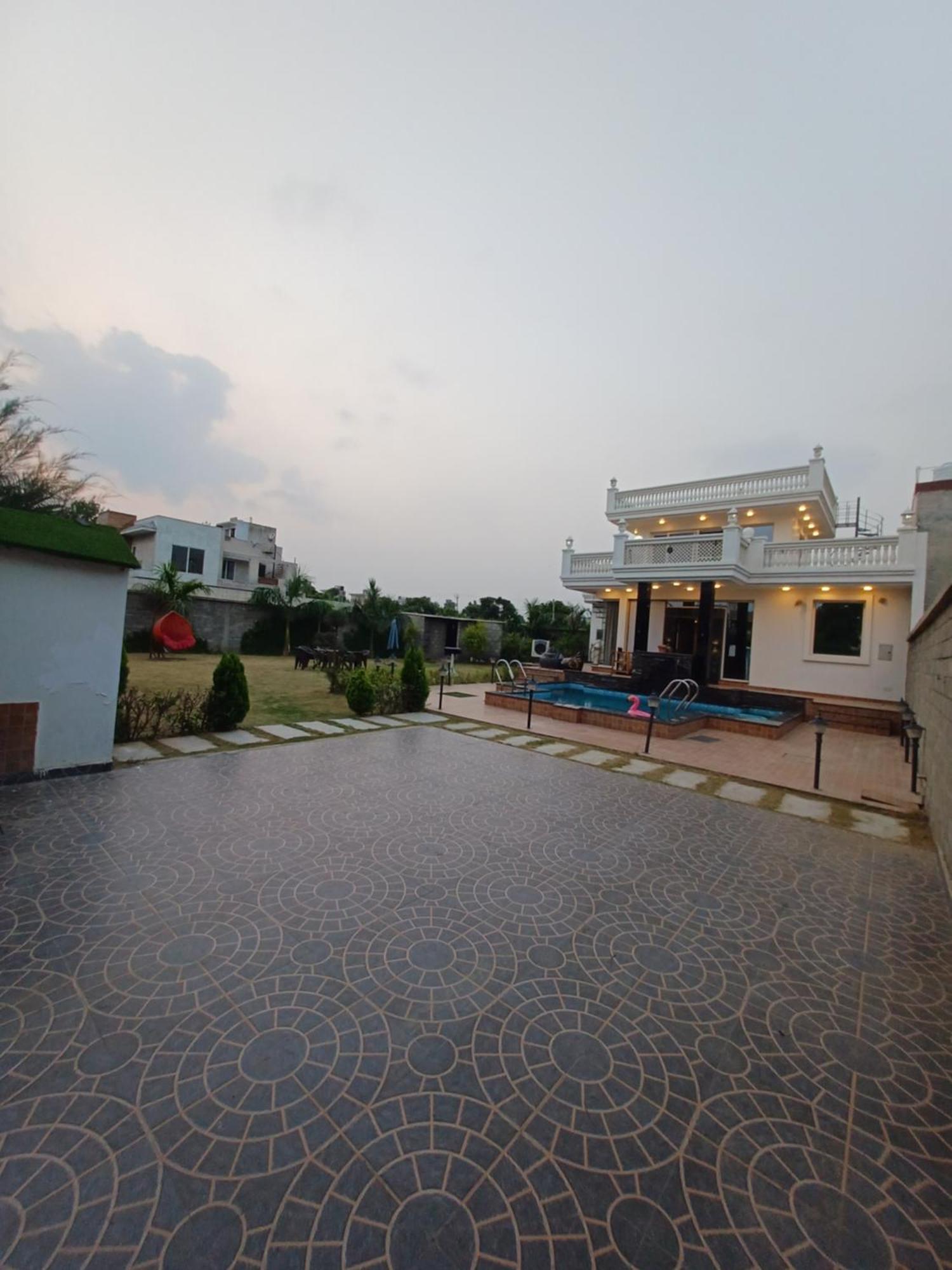 Greystone Villa, Swiming Pool , Bbq , Big Garden, Pool Table, Party Speaker, Bathtub, Kitchen, 15Mins To Golden Temple 암리차르 외부 사진