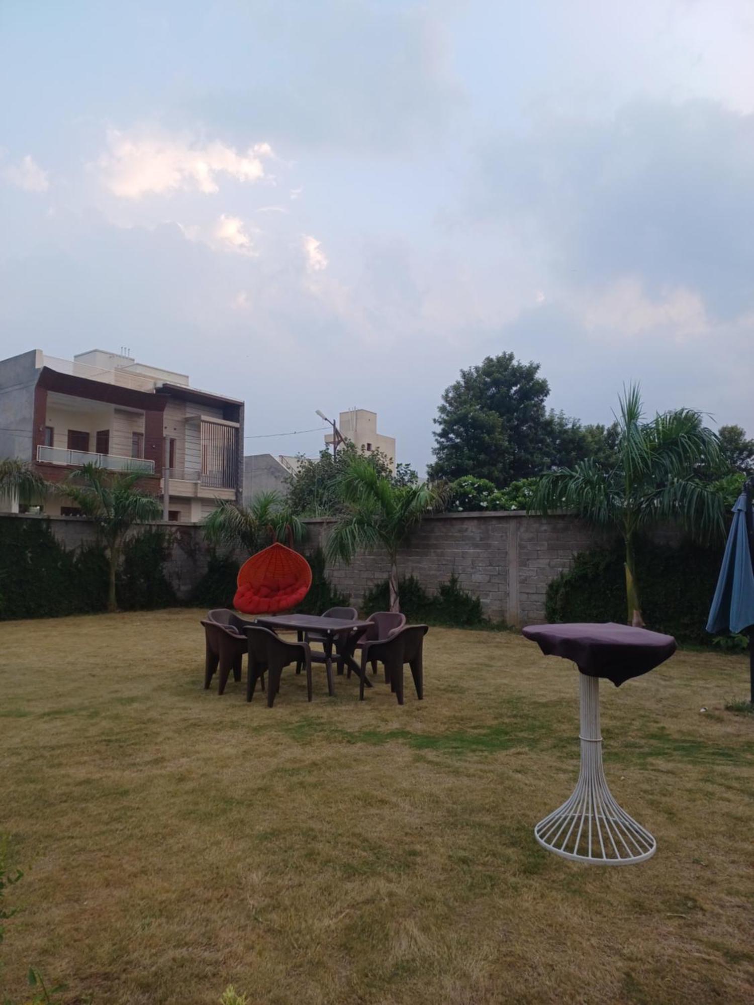 Greystone Villa, Swiming Pool , Bbq , Big Garden, Pool Table, Party Speaker, Bathtub, Kitchen, 15Mins To Golden Temple 암리차르 외부 사진